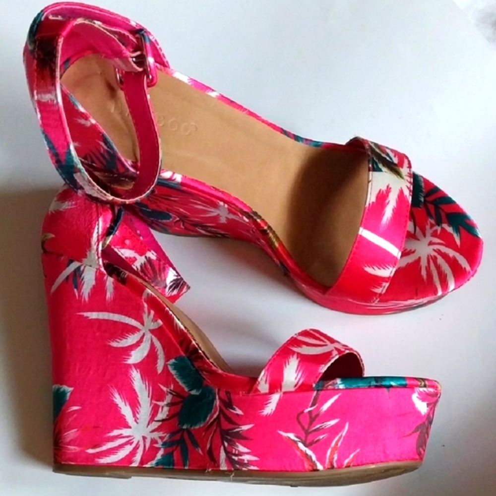 BAMBOO Women's Pink Tropical Floral Print Platform Sandal Wedges Size 7.5